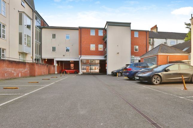 Flat for sale in 6 Kingston Square, Hull, East Riding Of Yorkshire