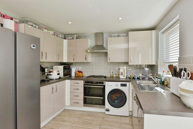 8, Banteng Terrace, Milton Keynes photo 2