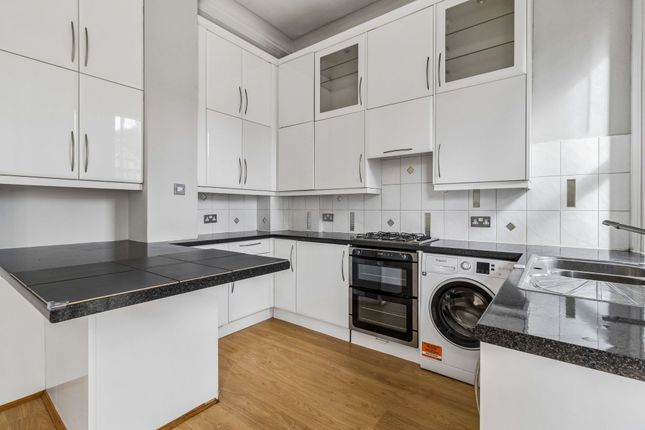 Flat 2, 126 Aldenham Road, Bushey, Bushey photo 3
