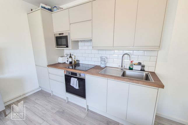 61C, Wharf Road, Greater London photo 2