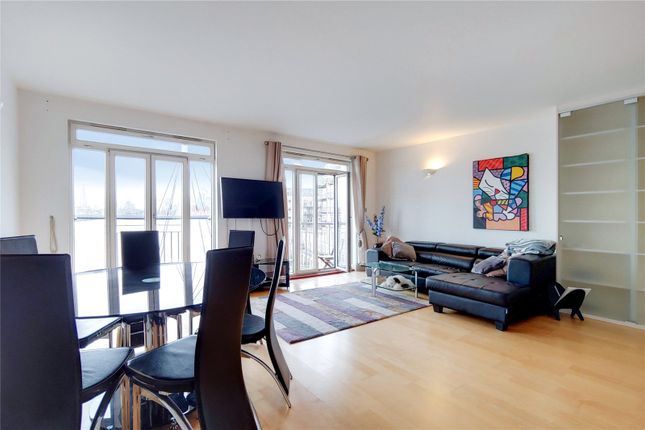 Flat to rent in Dundee Wharf, 100 Three Colt Street, London