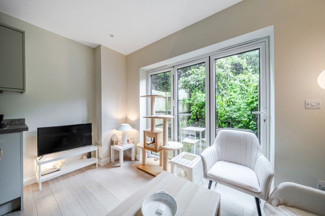 1, Birchnut Mews 4A,, Walnut Tree Close, Guildford photo 5