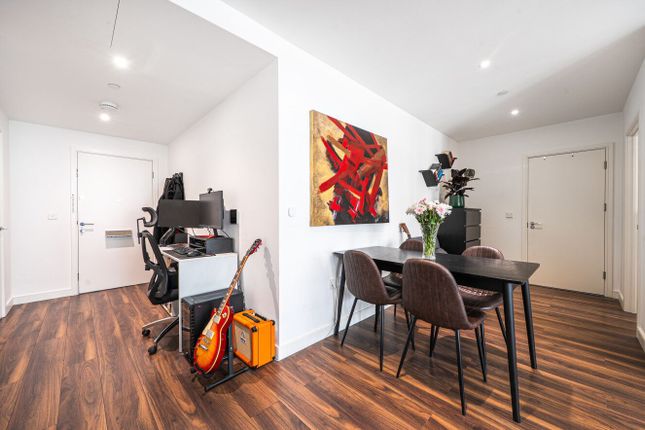 Flat Sixty Four, Elmbridge House, London photo 4