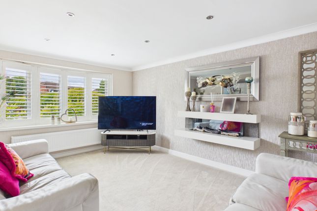17, Osprey Close, Dukinfield photo 2