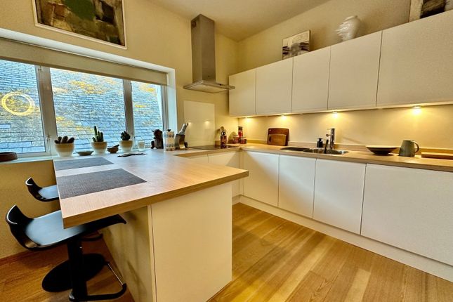 Flat 1, 8, St Georges Passage, Kent photo 2