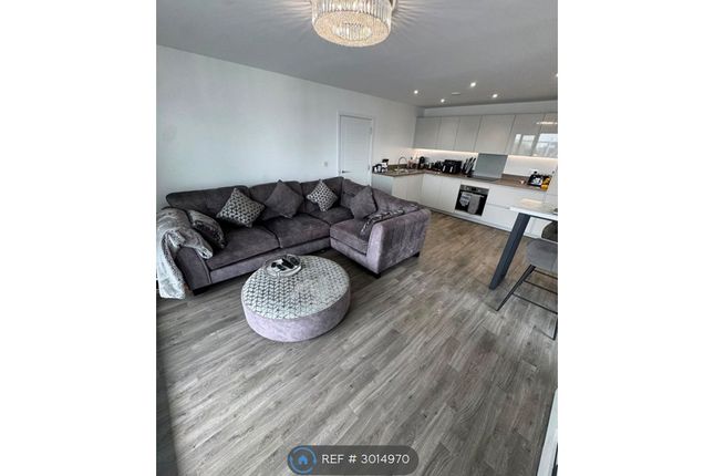 1-bed flat on Edgewater, St Marys Island, Chatham, £1,500/mo