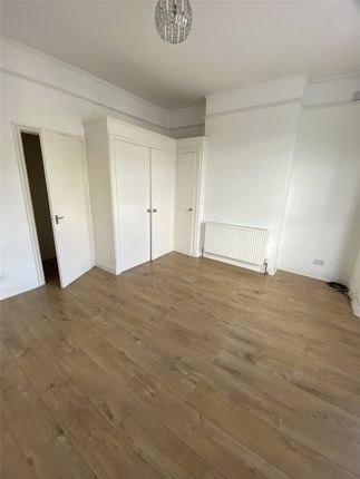 Flat 2, 6, Honley Road, London photo 2