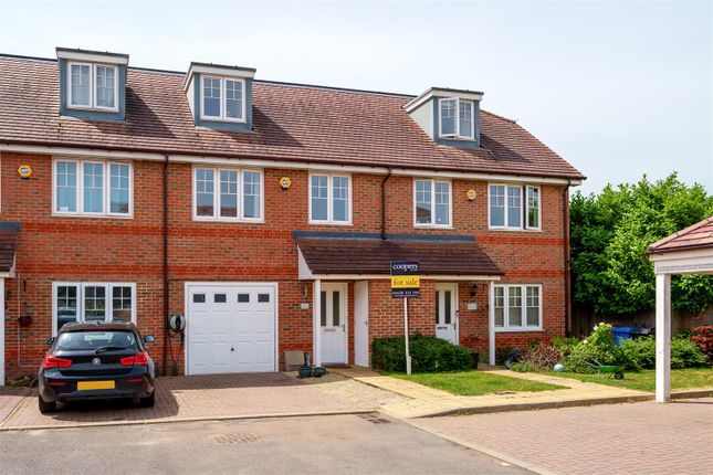 Thumbnail Terraced house for sale in Larchfield Road, Maidenhead