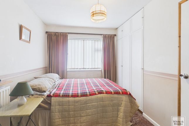 3 Pine Walk, Bognor Regis photo 4