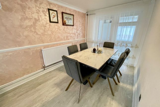 42, Bembridge Gardens, Luton photo 3