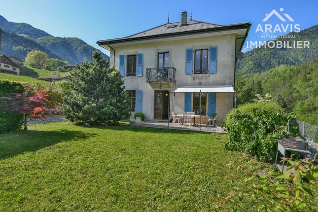 Detached house for sale in Rhône-Alpes, Haute-Savoie, Glières-Val-De-Borne