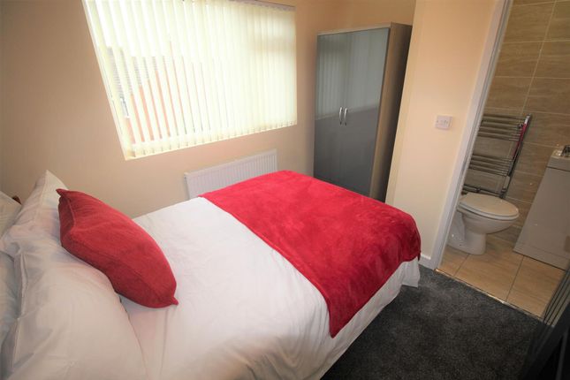 Ensuite 3, 175, Bolingbroke Road, Coventry photo 4