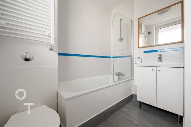 Flat for sale in Compton Close, London