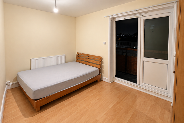 Flat 12, London photo 4