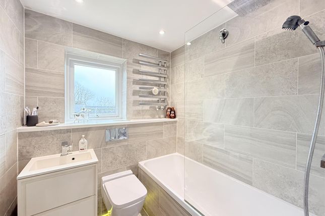 14, Shelley Rise, Dukinfield photo 4