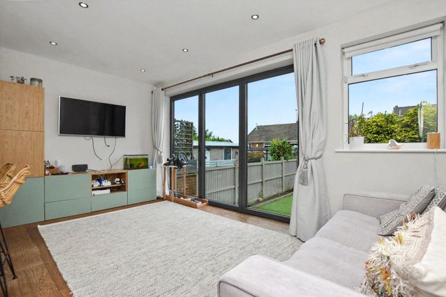 6, Hillfoot Rise, West Yorkshire photo 4