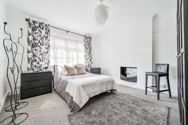 Flat for sale in Westcombe Park Road, Blackheath, London