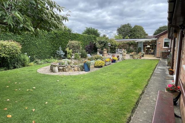 Bungalow for sale in Drysdale Close, Evesham