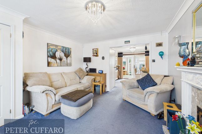 19 Wallers Way, Hoddesdon photo 3