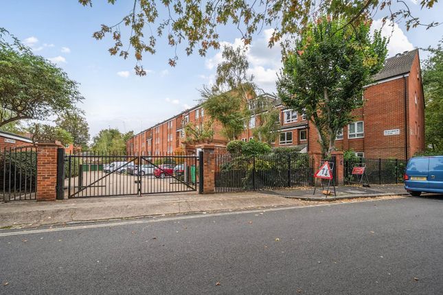 1-bed flat on 11, Reachview Close, London, £400,000