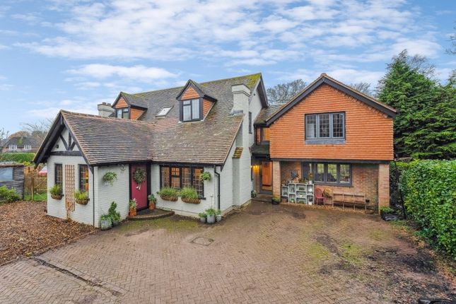 Thumbnail Detached house for sale in Parkfield Avenue, Amersham