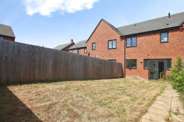 3 Blades Drive, Saxilby, Lincolnshire photo 2