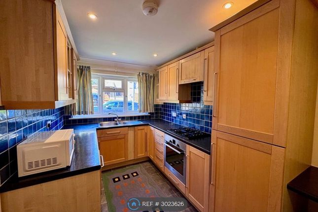 Hillrise, Downing Avenue, Guildford photo 4