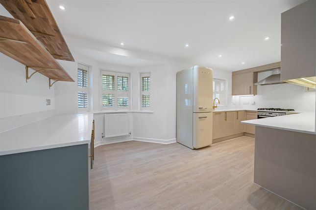 20, Duchess Court, Weybridge photo 4