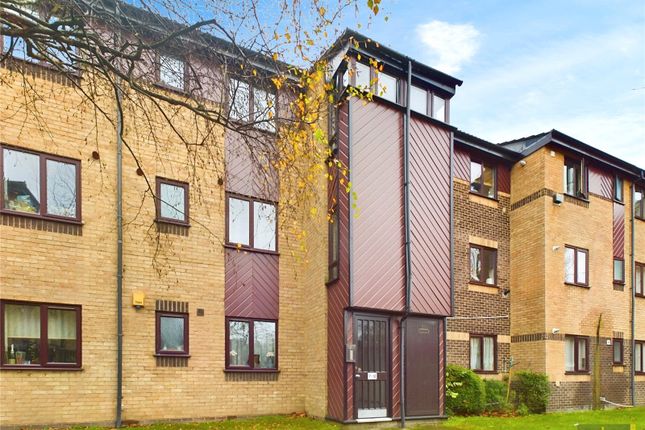 Thumbnail Flat to rent in St. Pauls Court, Reading, Berkshire