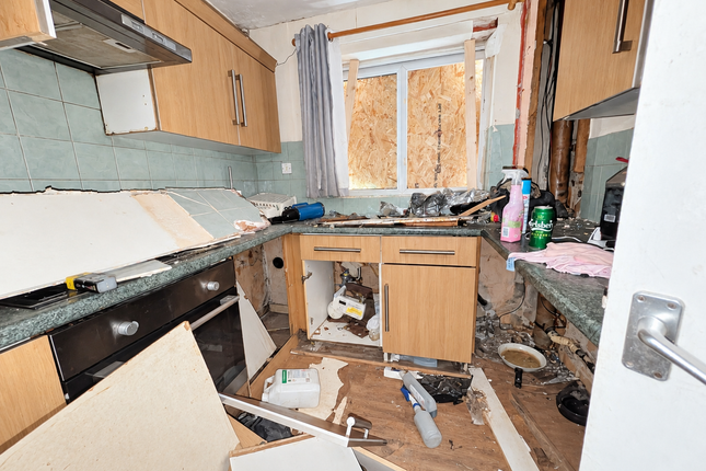 62 Heysham Drive, 62 Heysham Drive, Bradford photo 4