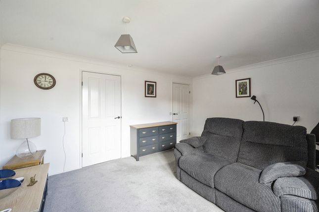 Flat for sale in Peakes Croft, Bawtry, Doncaster