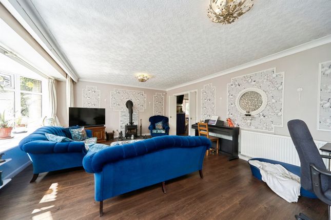 6, Manor Park, Keighley photo 4