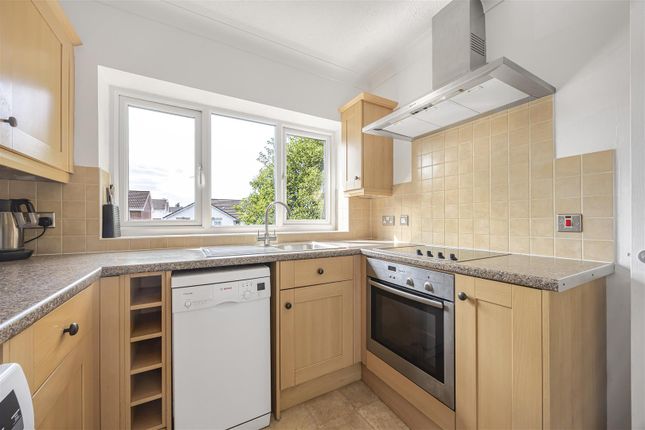 9, Elm Park Court, Reading photo 4