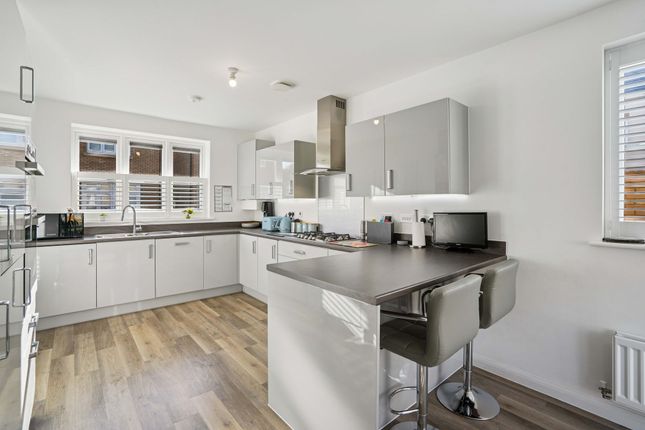 20 Holloway Lane, Witney photo 2