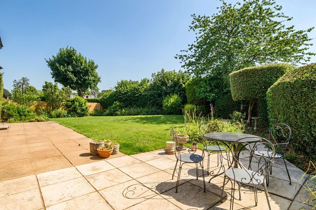 6, Willow Park, Stoke Poges photo 3