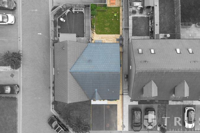 19 Lavender Court, Mirfield photo 2