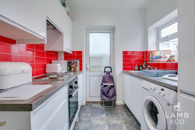 2, Kents Avenue, Holland-On-Sea photo 4