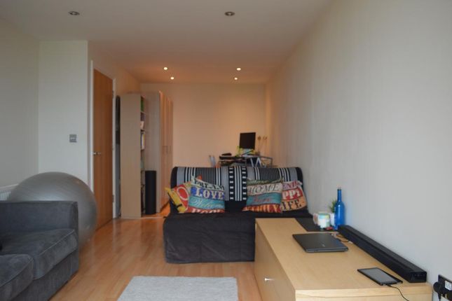 1-bed flat on Flat 1011, 100, Kingsway, London, £350,000