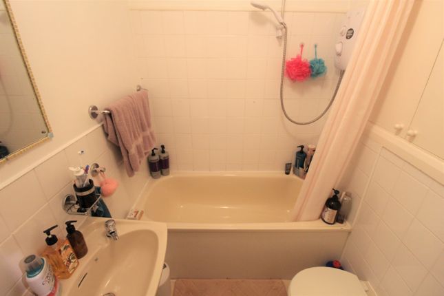 9, Bradfield Close, Guildford photo 4
