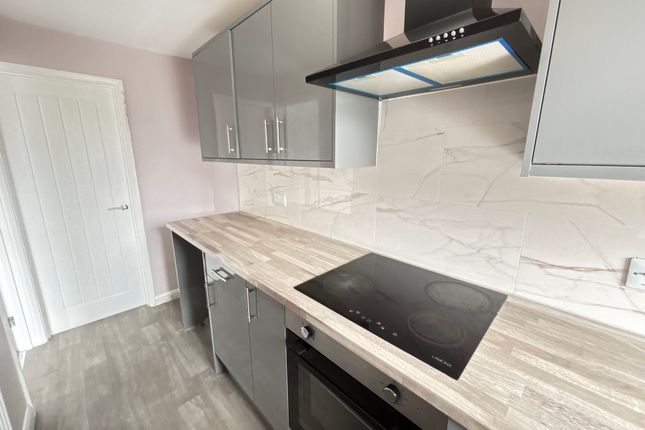 15, Varley Gardens, Flanderwell, Rotherham photo 4