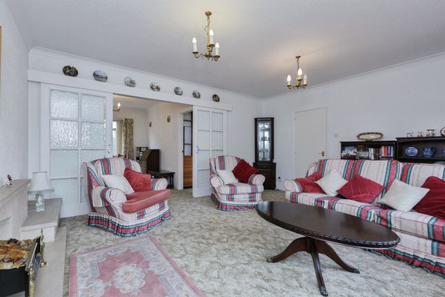 8, Elmtree Drive, Hinckley photo 3