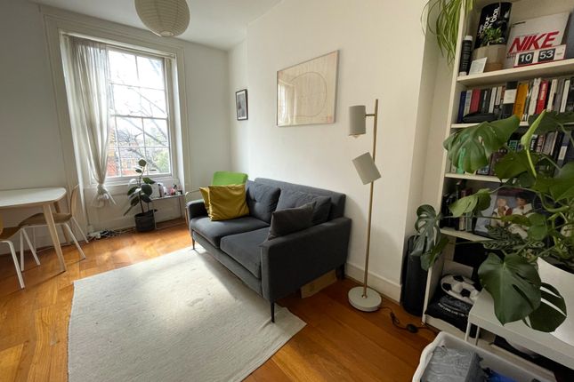 Flat to rent in Offord Road, London