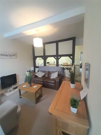 Flat 2, Corbett House, 16, Church Street, Kidderminster photo 3