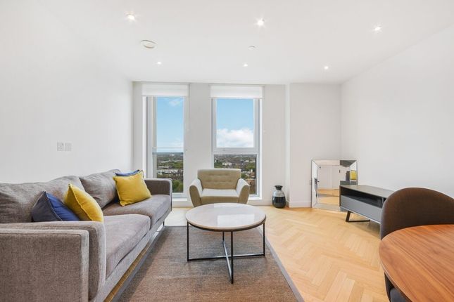 Thumbnail Flat to rent in Southwark Bridge Road, London