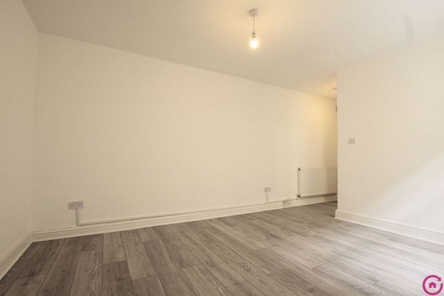 Flat to rent in London Road, Gloucester