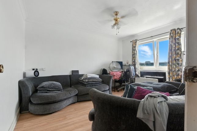 27 Bridge Court, Bridge Road, Grays photo 2