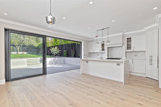 60, Batchwood Drive, St. Albans photo 2