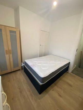 Thumbnail Flat to rent in Creasy Estate, Aberdour St, London