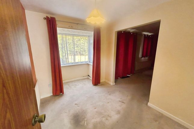 4, Goldsborough Close, Swindon photo 5