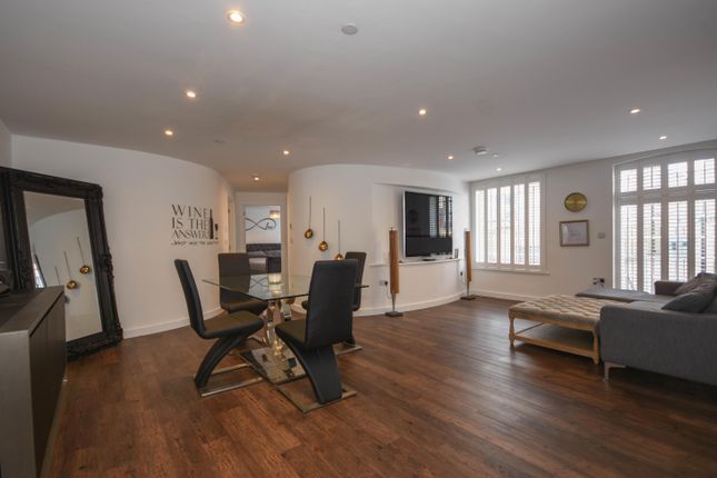 Thumbnail Flat to rent in Gladstone Court, Mildmay Road, Chelmsford